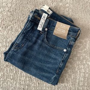 NWT - Madewell Kick Out Crop Jeans in Arlen wash